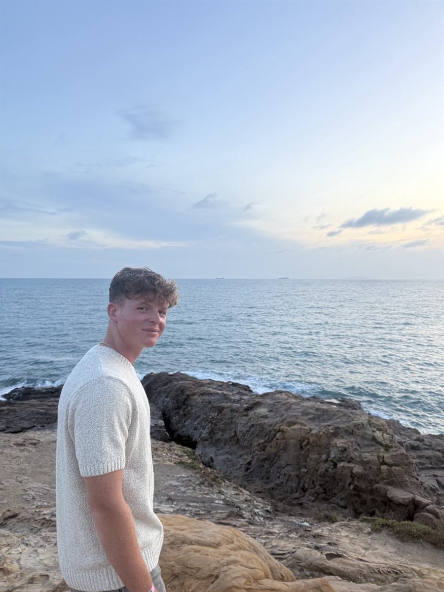 Livio Wullschläger am Meer